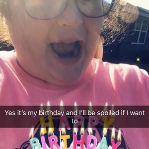 Meet your Posher, Lakin